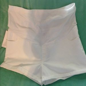 Brand new with tags Liz Lange maternity shorts.